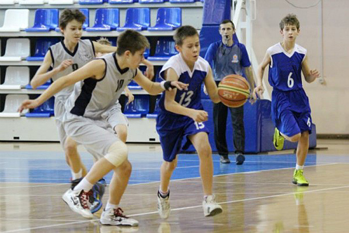 young-basketball-players-3