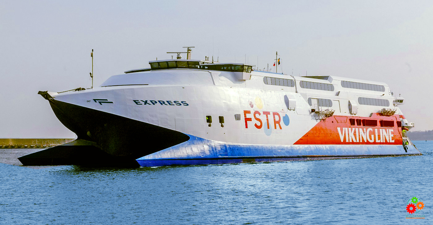 Катамаран Viking FSTR выходит на линию