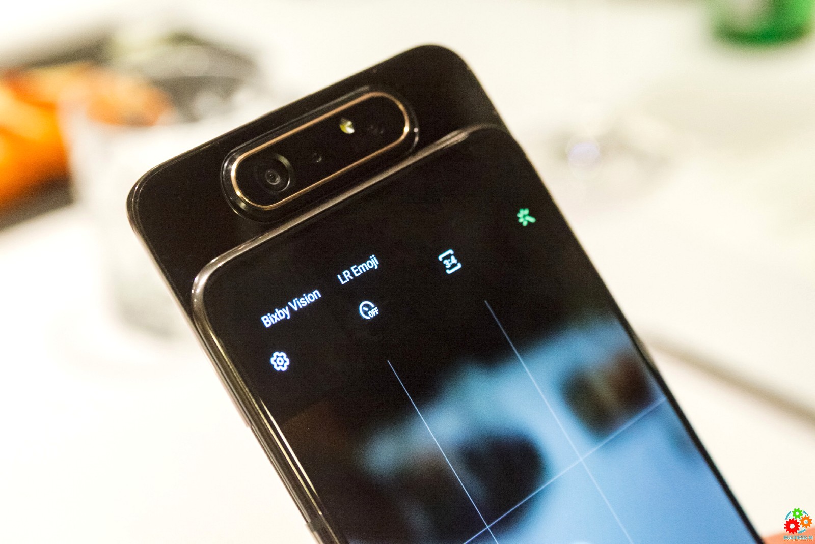 Samsung представляет: новый телефон Galaxy A80 с поворотной камерой