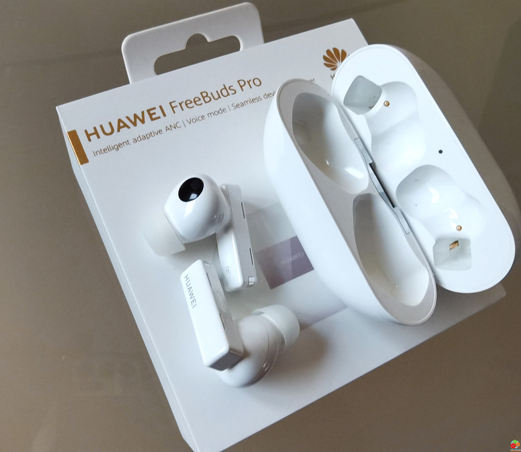 Хуавей звук наушников. Huawei наушники freebuds Pro управление. Huawei freebuds 5i.