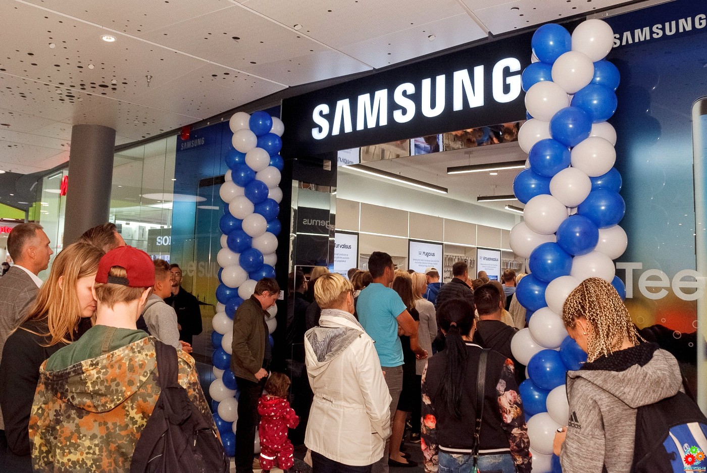 Samsung открыл первый представительский магазин