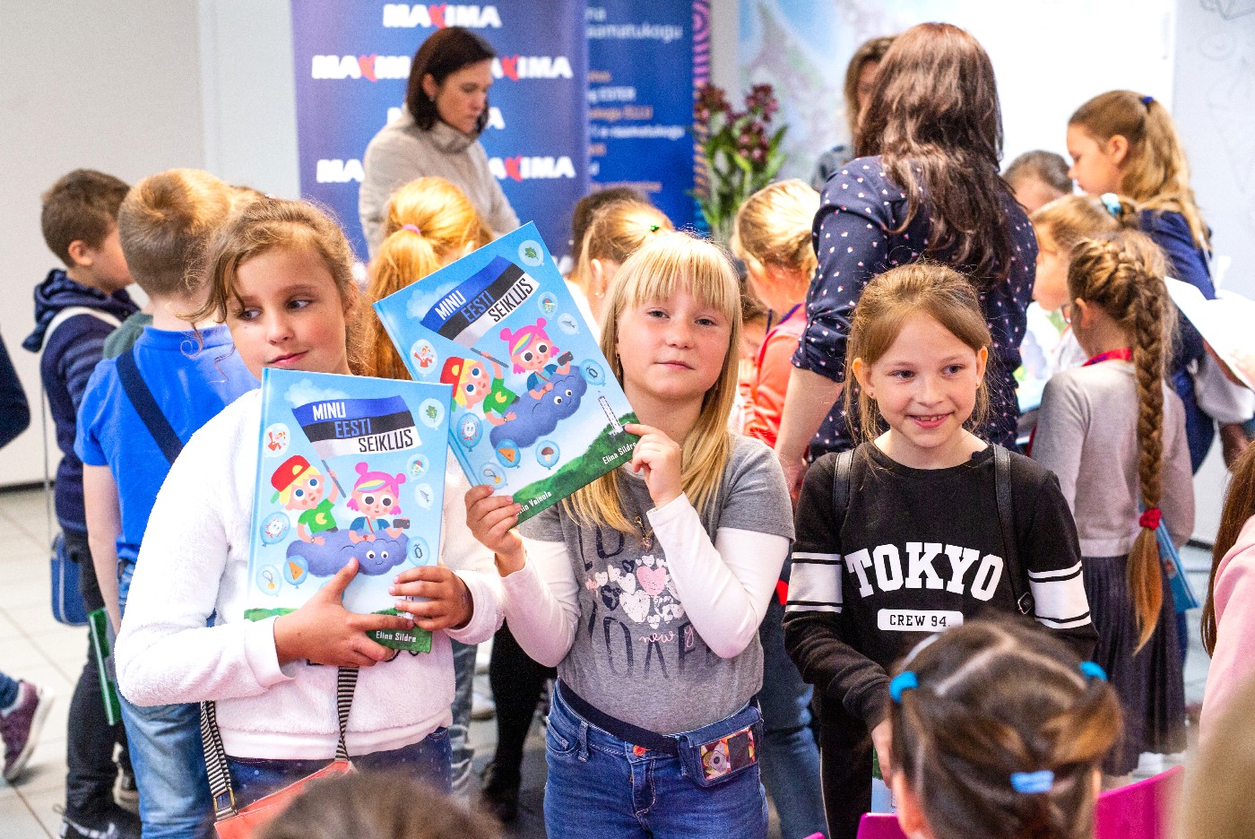 Maxima подарила библиотеке шестьсот детских книг