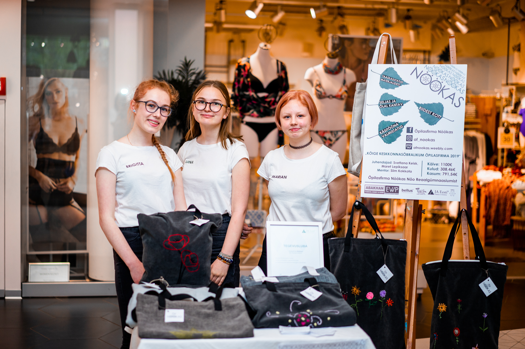Ученические фирмы открыли в торговом центре Rocca al Mare поп-ап магазин