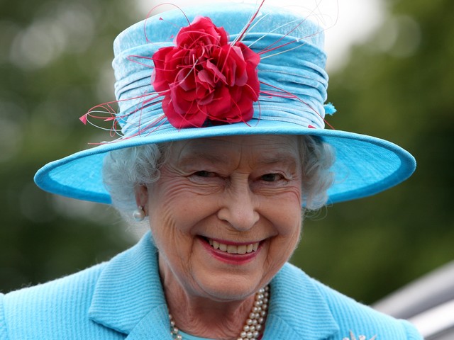 Почему королева Великобритании отмечает день рождения дважды?