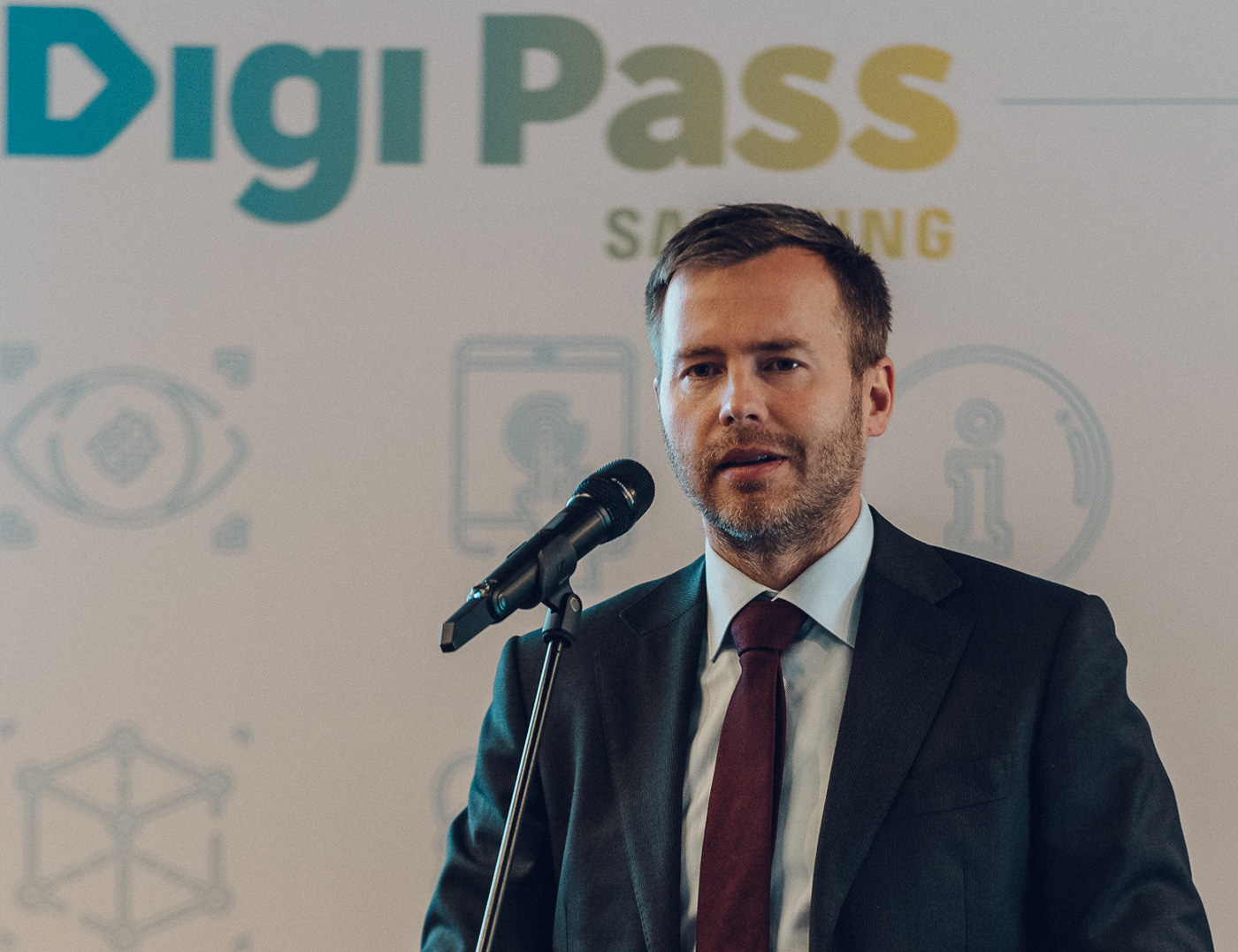 Рене Таммист