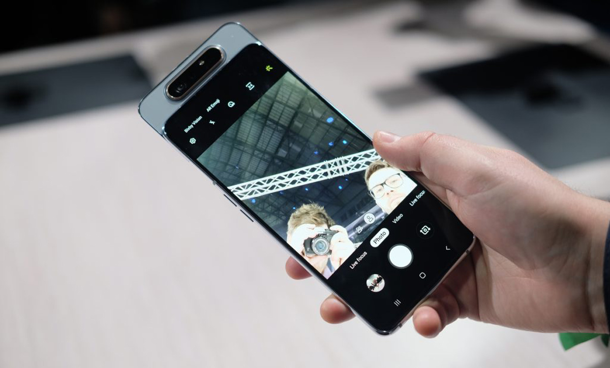 Samsung Galaxy A80 с поворотной задней камерой уже в продаже в Эстонии